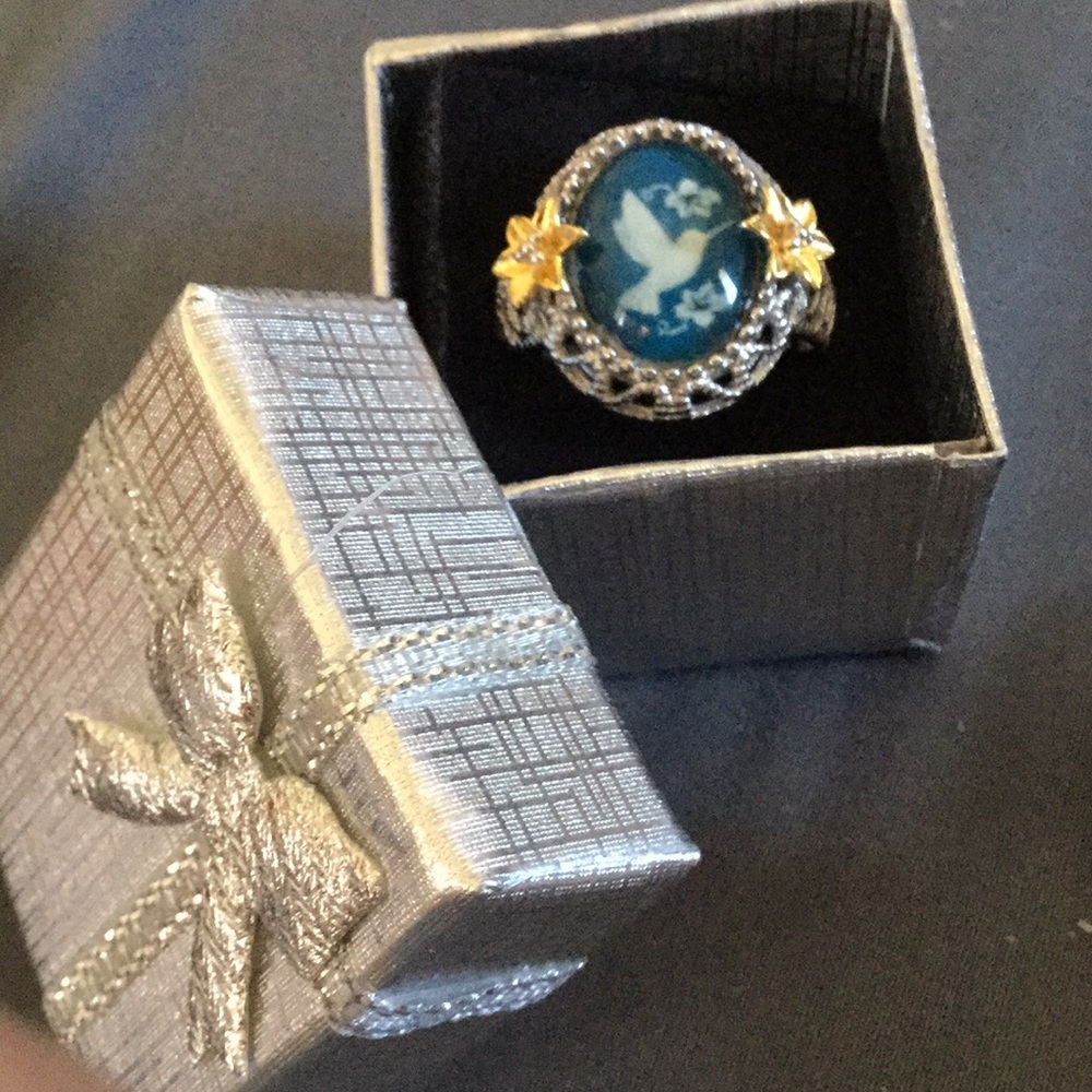 Sterling silver white pigeon ring